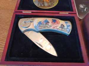 lot 148 image: Two Commemorative Lock Blade Knives in Original Display and Storage Boxes - America Unites and Elvis Presley Route 66