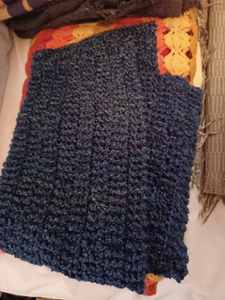 lot 158 image: Yellow Blanket, Knitted Spread, Assorted Sheets and Pillow Cases, including a Pair of Embroidered Pillow Cases