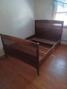 lot 168 image: 3-Piece Ornate Vintage Oak Bedroom Set with Hi-Boy Dresser, 34-inches wide by 69.5-inches tall by 20-inches deep