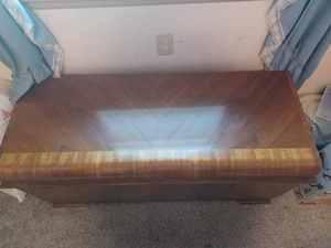 lot 204 image: Genuine Lane Cedar Chest with Shelf in Near Showroom Condition, Has a Working Latch with Key, Receipt from Furniture Store