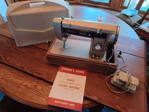 lot 212 image: Montgomery Wards Signature Portable Sewing Machine - Complete with Manual