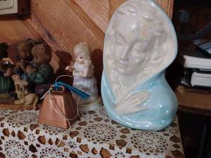 lot 276 image: Ceramic Virgin Mary Planter, 1982 The Christopher Collection Curio Girl with Doll, Small Meta Bell, Three Bear Cubs Praying and More