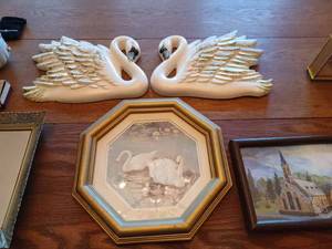 lot 294 image: Pair of Ceramic Swans Wall Hangings (One has been Repaired), Octagon Picture of Swans, Wall Folk Art, Mirrored Tray