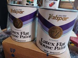 lot 301 image: 4One Gallon Cans of Unopened Valspar Latex Flat House Paint - Wedgewood and 2 Half-Pints of Valspar Paints