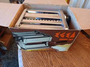 lot 303 image: Hand-Crank Egea Pasta Maker - Milano Lusso 160 with Original Box