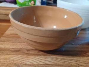 lot 339 image: Three Individual MixingServing Bowls - 8-inch, 7-inch, and 5-inch - All Selling for One Money