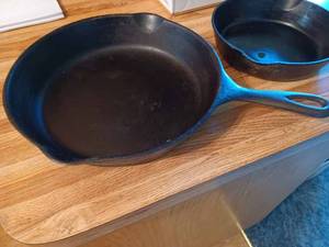 lot 358 image: Wagner Ware 10-inch Cast Iron Frying Pan and a Griswold No. 5 Cast Iron Frying Pan - 7-inches