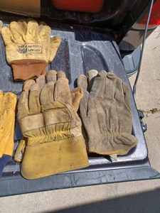 lot 381 image: 14-Pair of Gloves, 2-Pair of Leather Work Gloves, Pair of Brown Jerseys, Pair of White Garden Gloves, and Yellow Chore