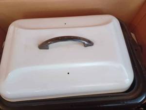lot 400 image: Hamilton Beach 18 Quart Roaster Oven with the Original Box