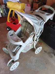 lot 407 image: Graco Safari Folding Baby Stroller