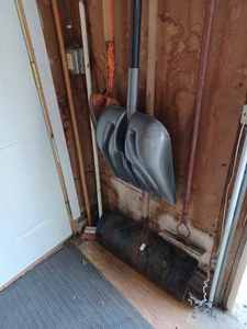 lot 423 image: Three Shovels Plastic Scoop Shovel, Metal Snow Shovel, and a Metal Scoop Shovel