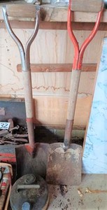 lot 434 image: Two Short Handle Flat Shovels, a Blue One-Gallon Fuel Can, and Two Chain Binders Needing a Diesel Fuel Bath