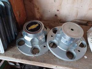 lot 440 image: 8-Pair of Used Minnesota License Plates and a Pair of Hub-Covers for a K-Series Chevrolet Vehicle