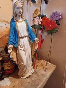 lot 481 image: Resin Statue of Mary - 20-inches tall and Seven Wooden Lawn Ornament Flowers and a Tall Sunflower Wind Spinner
