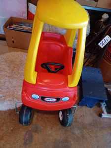 lot 520 image: Little Tikes Car in Good Condition