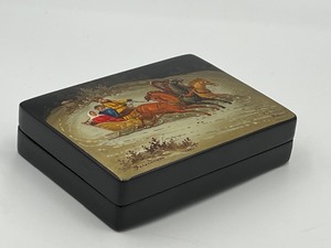 lot 48 image: Vintage Russian Lacquer Box