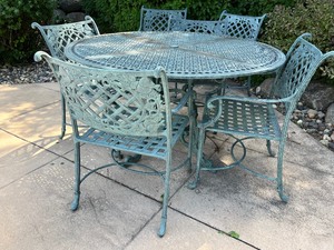 lot 83 image: Lovely Metal Patio Table and Six Chairs