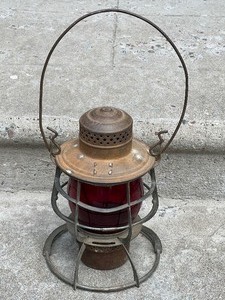 lot 85 image: Northern Pacific Railway Lantern