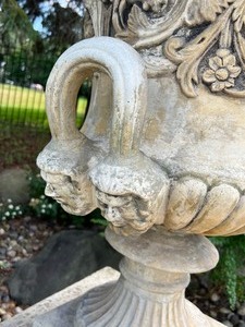 lot 84 image: Stately Vintage Planter on Pedestal Stand