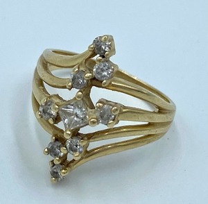 lot 68 image: 14k and Diamond Ring