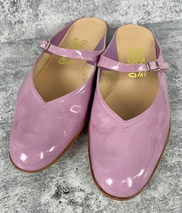 lot 80 image: Pair of Lavender Salvatore Ferragamo Ladies Shoes