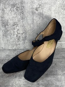 lot 128 image: Pair of Black Salvatore Ferragamo Ladies Shoes