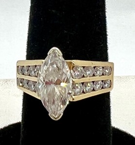 lot 109 image: Stunning 14k and Diamond Ring