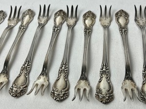 lot 141 image: 12 Vintage Reed and Barton Relish Forks