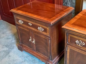 lot 198 image: Pair of Vintage Drexel Nightstands