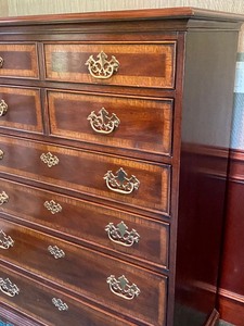 lot 195 image: Vintage Drexel Chest of Drawers