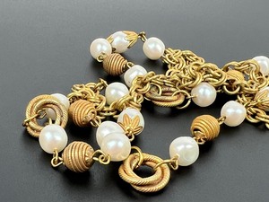 lot 160 image: Vintage Miriam Haskell Necklace