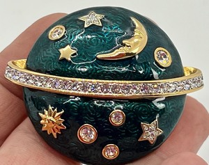 lot 178 image: Swarovski Moon and Stars Brooch and Earrings Set