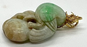 lot 185A image: Bird Figurine Carved Necklace Pendant
