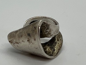 lot 189 image: Vintage Brutalist Sterling Ring