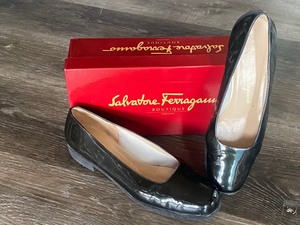 lot 200 image: Pair of Womens Salvatore Ferragamo Shoes