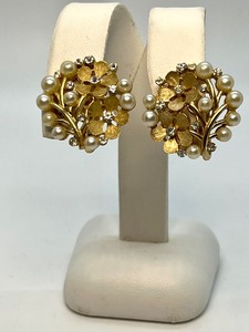 lot 212 image: Beautiful Vintage Crown Trifari Clip Earrings