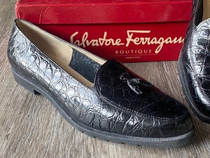 lot 201 image: Pair of Womens Salvatore Ferragamo Shoes - Pebble Calf