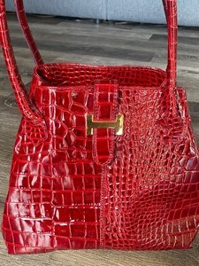 lot 205 image: Vera Pelle Handbag
