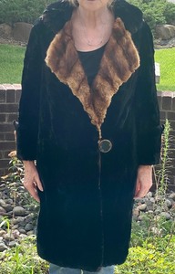 lot 217 image: Gorgeous Vintage Ladies Vintage Coat