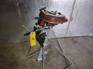lot 4 image: Montgomery Wards Sea King 1.5 hp. M...
