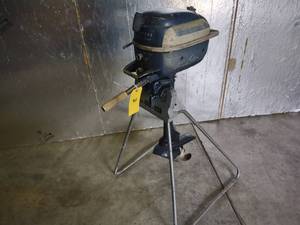 lot 8 image: Evinrude Lightnin Tree 3 hp. Turns ...