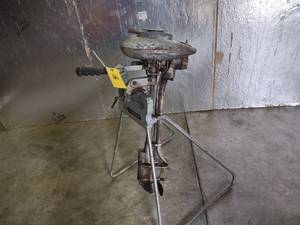 lot 15 image: Champion 3.2 hp. Model NA, Stuck, S...