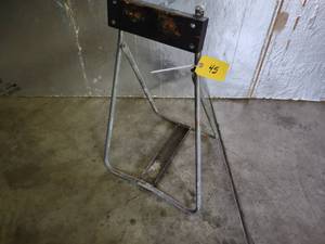 lot 45 image: Outboard Motor Stand, 33...