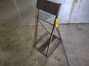 lot 46 image: Outboard Motor Stand, 32...