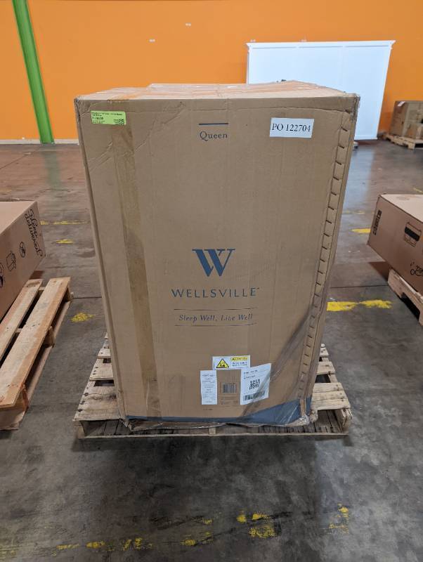 lot 136 image: Wellsville 14-inch Queen-size Gel Memory Foam Mattress