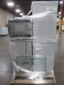 lot 149 image: LARGE WHOLESALESALVAGE PALLET (4 Pieces) OF THOMPSON CHEST FREEZERS AND BEVERAGE COOLER