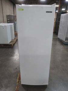 lot 160 image: Thomson Upright Freezer 6.5 cu. ft., TFRF690 - SLIGHTLY USED SCRATCH AND DENT - WORKS