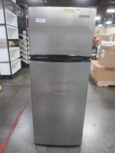lot 164 image: Thomson 7.5 cu. ft. Top-Freezer Refrigerator TFRF725,  SLIGHTLY USED SCRATCH AND DENT - WORKS