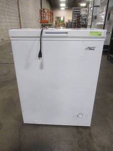 lot 166 image: Arctic King 5 cu ft Chest Freezerin White, ARC050S0ARWW,  SLIGHTLY USED SCRATCH AND DENT - WORKS