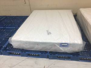 lot 9 image: Brand New Laura Ashley Luxury Collection Ultra Plush Queen Mattress
